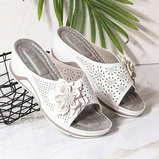 2023 Weiche Massage-Sandalen mit orthopädischem Keilabsatz