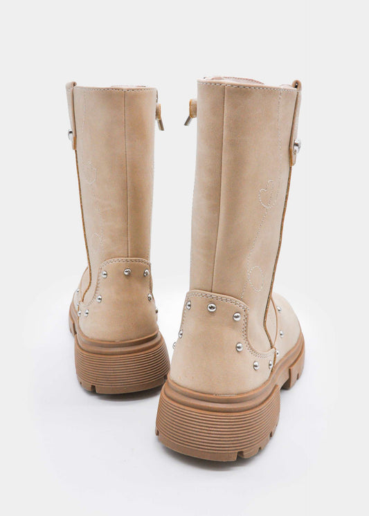 Stiefel-Mädchen