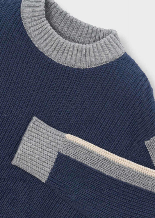 Kontrastfarbener Pullover für Jungen