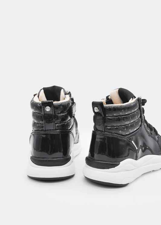 Sneaker-Mädchen