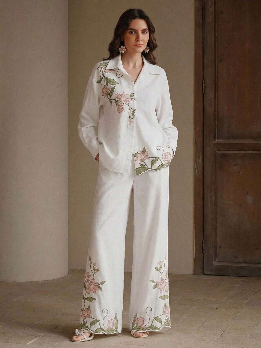 Elegante, locker sitzende Damenhose in Weiß