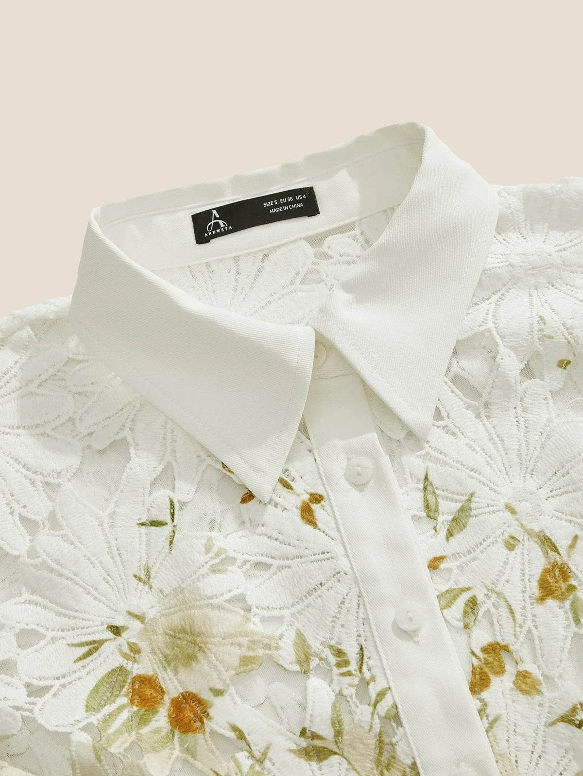 Leichte, luxuriöse und vielseitige Damenbluse mit Lochmuster und Druckmotiv