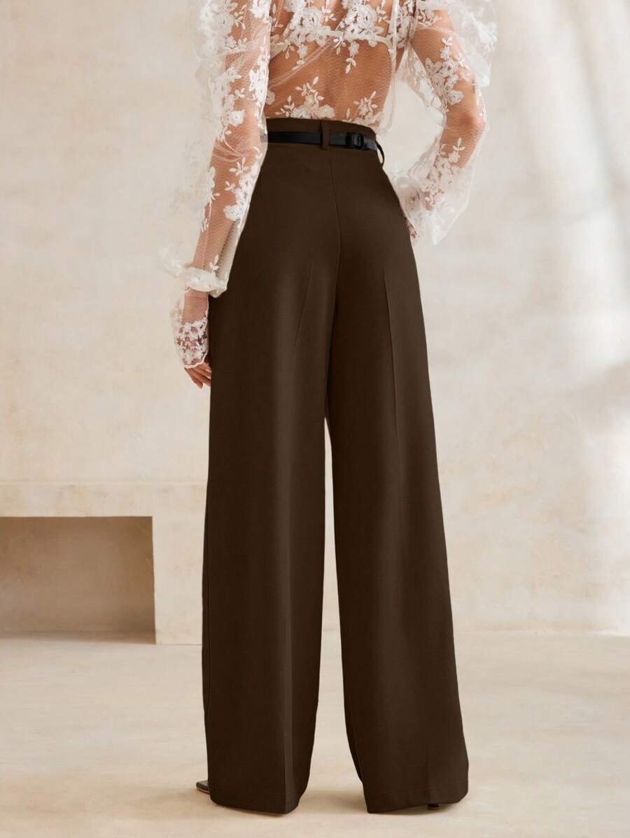 Moderne, stilvolle und schlichte Damen-Anzughose mit weitem Bein