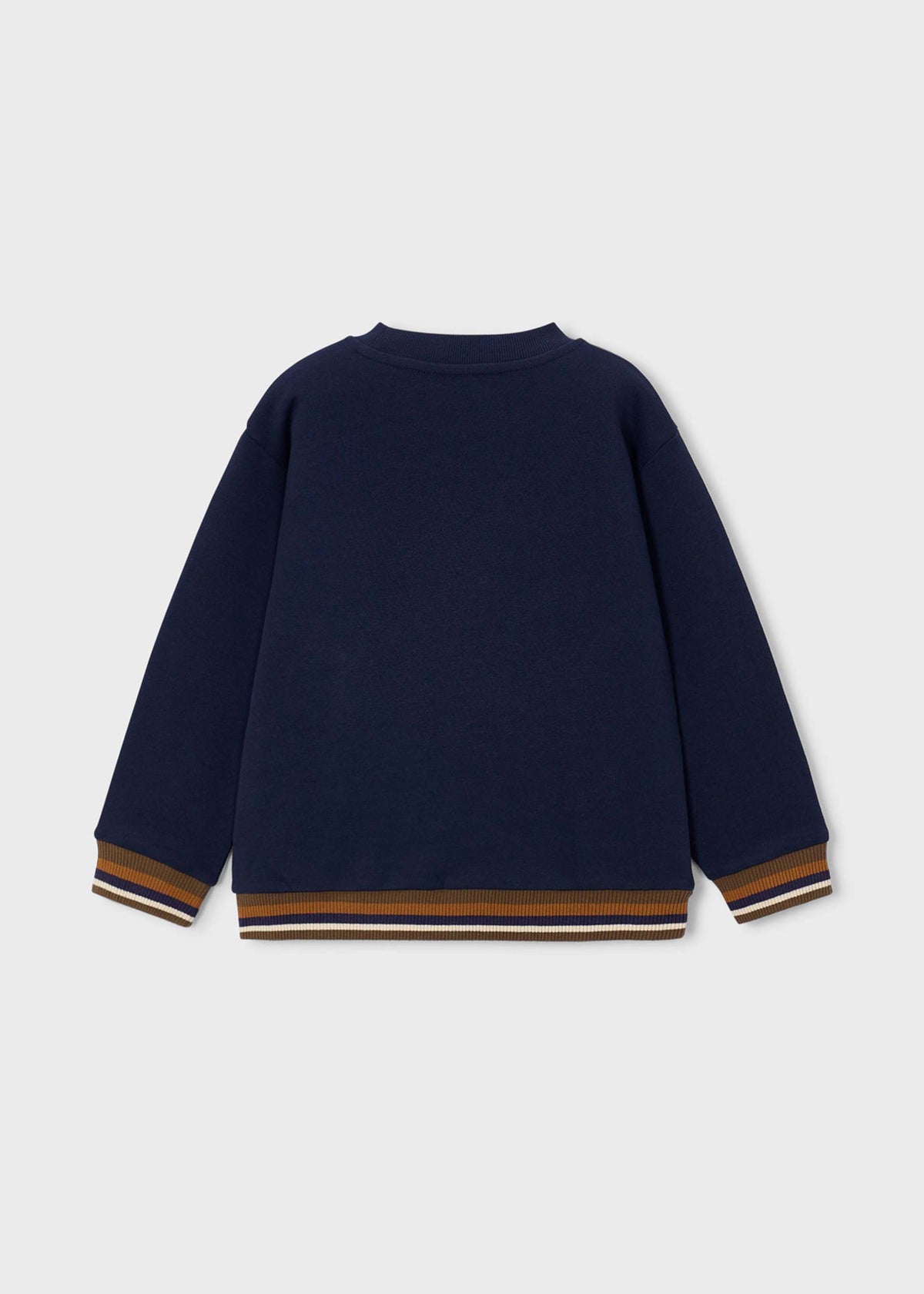 Jungenpullover mit Stickerei