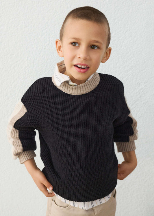 Kontrastfarbener Pullover für Jungen