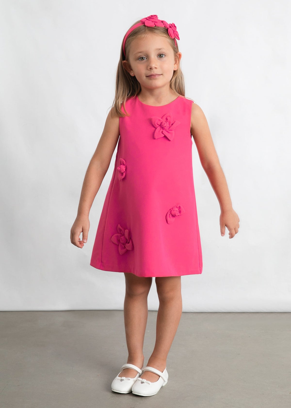 Festliches Mädchenkleid mit Blumenapplikation