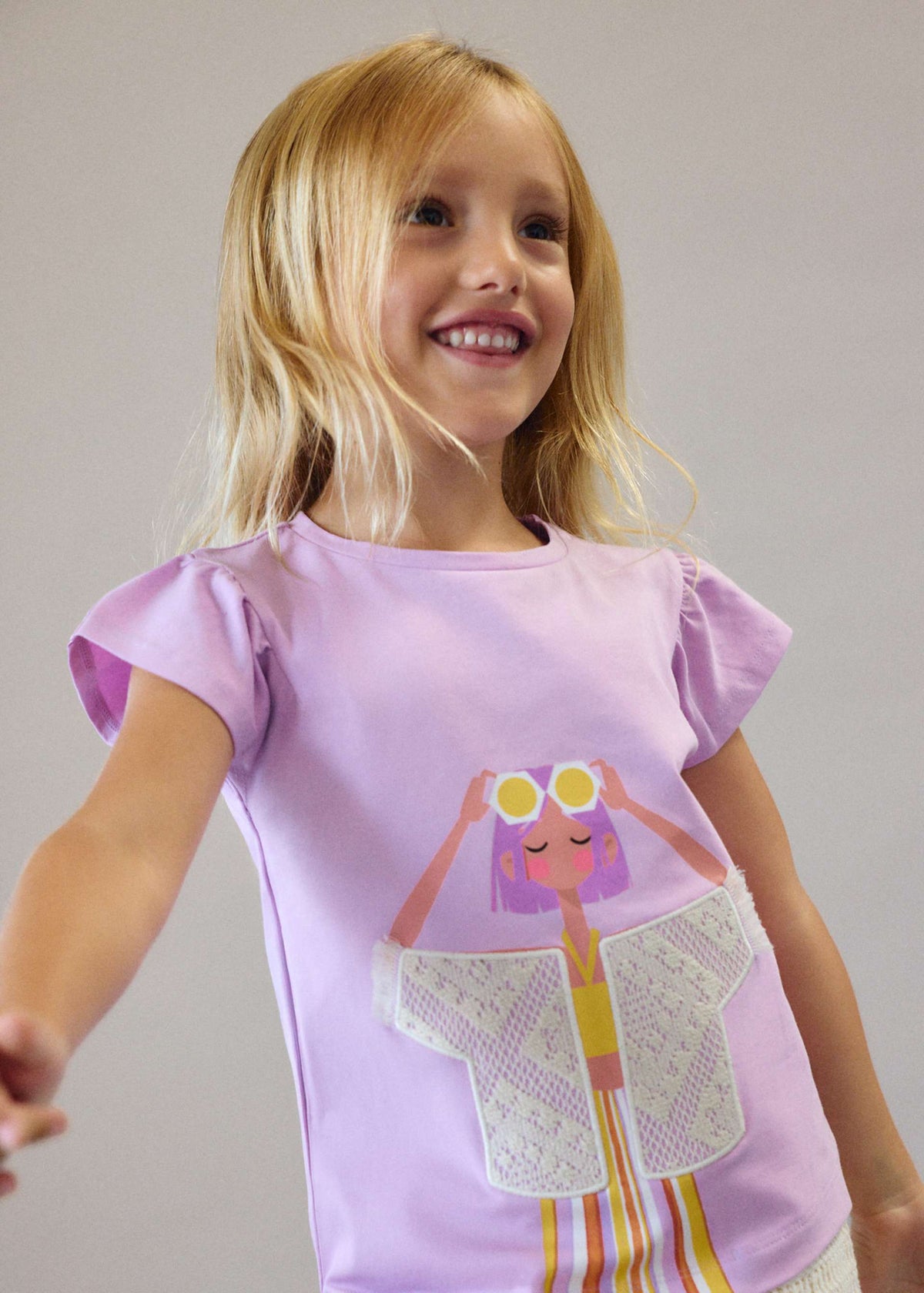 T-shirt girl