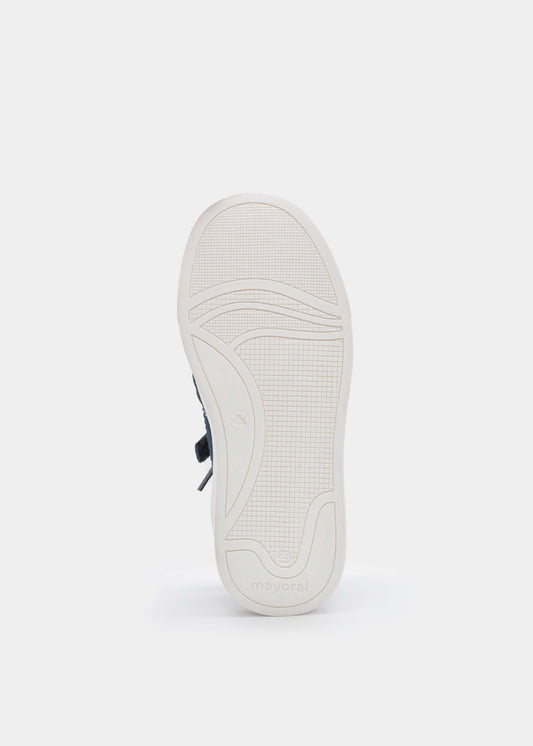 Turnschuhjunge